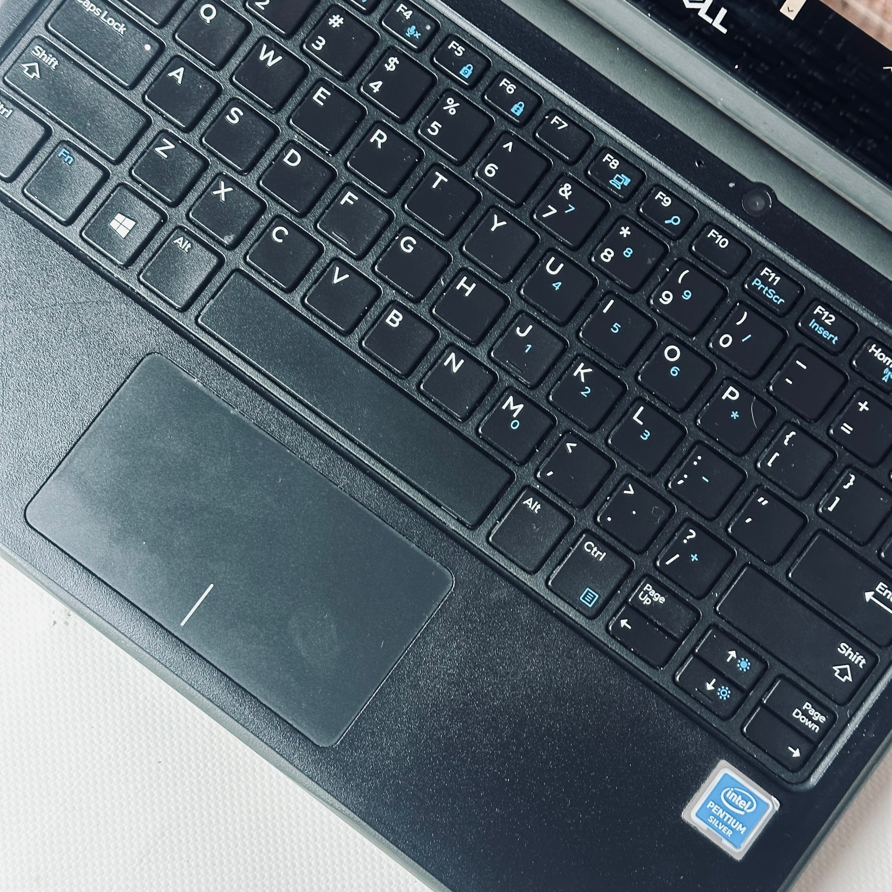 DELL LATITUDE 3190 2IN1 8gb ram / 128g ssd + 4 cadeau 🎁