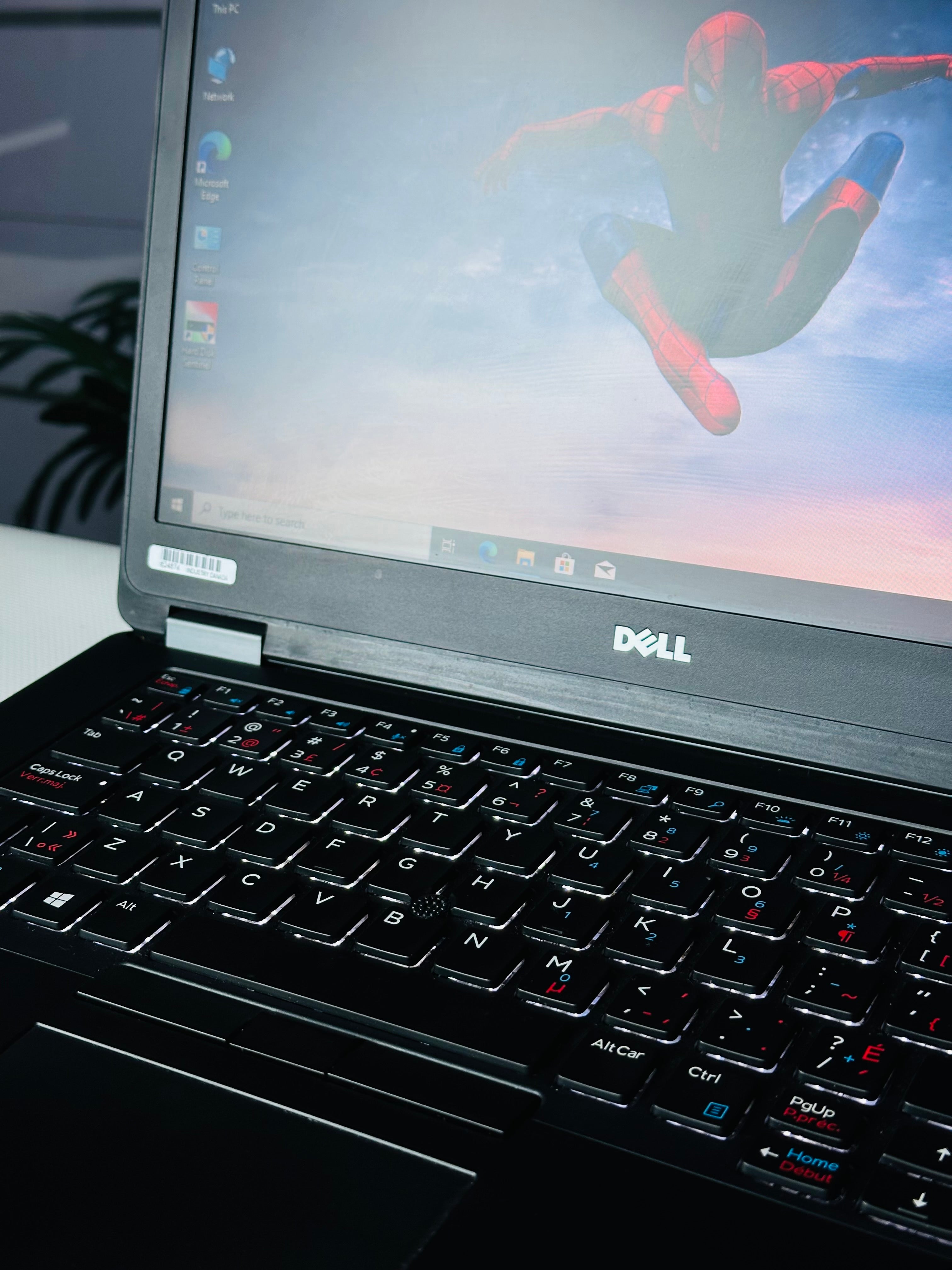 DELL LATITUDE E5470 I5 6300U 2.5GHZ / 8GB RAM / 256GB SSD 14″ FHD IPS